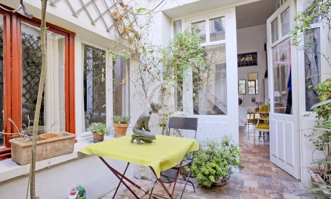 Combat House | Beautiful House in Paris