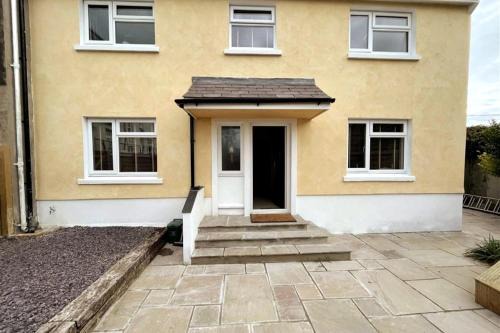Carmarthen Apartment | Beautiful house near town centre