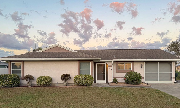 North Port House | Beautiful House on a Canal with Private Heated Pool, Pool Table, and Ping Pong