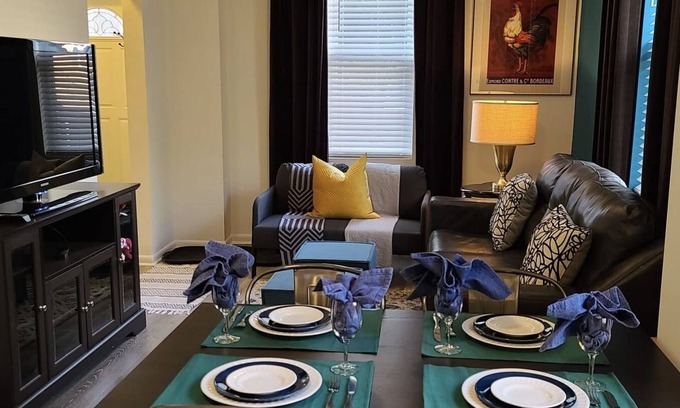 Southwest Center City House | Beautiful House On Garden Block. First Floor Bedroom!