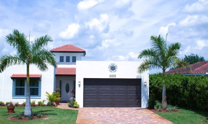 Englewood East Villa | Beautiful house with lake view