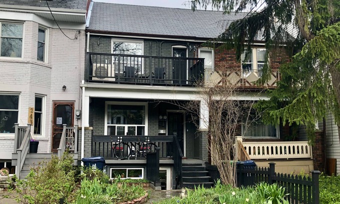Palmerston House | Beautiful House With Garden in a Quiet, Central Neighborhood