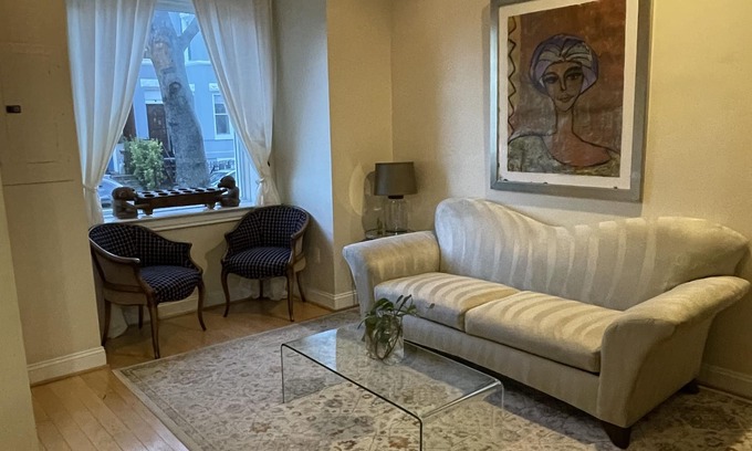 Bloomingdale House | Beautiful in Bloomingdale with Parking