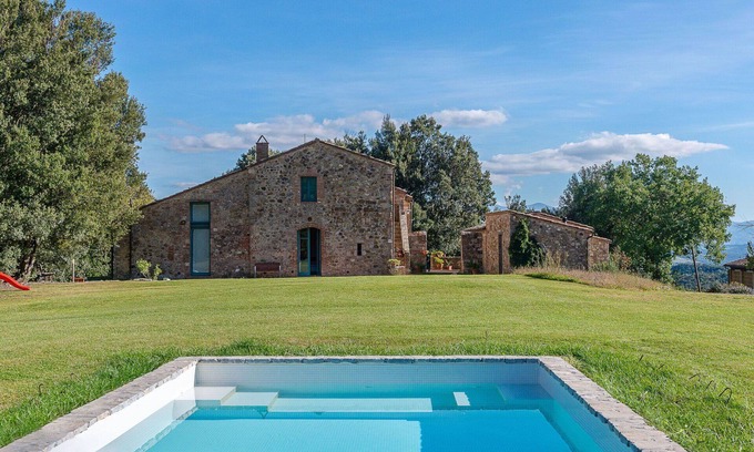 Civitella Paganico House | Beautiful villa for 12 people with private pool, WIFI, TV, terrace, pets allowed and panoramic .