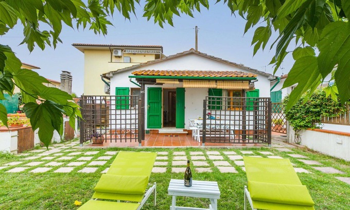 Vada House | Beautiful private villa for 4 people with A/C, WIFI, TV, patio and pets allowed