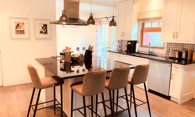 Kitsilano House | Beautiful Kitsilano 3 Bedroom, 2.5 Bath Vancouver Near the Ocean