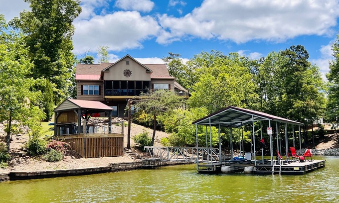 Wedowee House | Beautiful Lake Home, Amazing Views, Full Kitchen/Bar on Lake Shore, Private Cove