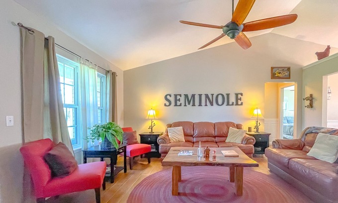Donalsonville House | Beautiful Lake Seminole House. Boat house WIFI Kayaks No Clean Up Fees!