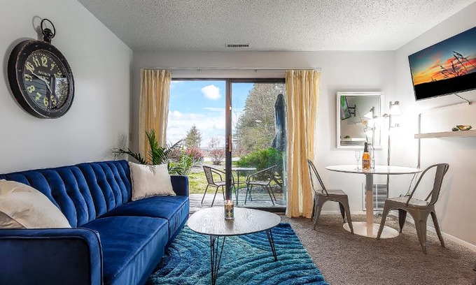 Acme Apartment | Beautiful Lake View Studio Condo at The Shores