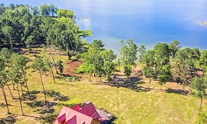 Broaddus House | Beautiful Lakefront Log Cabin that will take your breath away.
