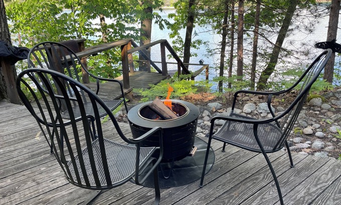 Mancelona Cottage | Beautiful lakefront setting with pontoon boat available to rent. nnn