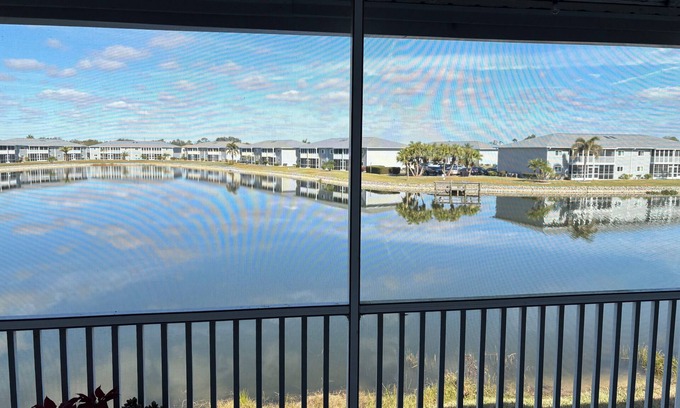 Lake Suzy Condo | Beautiful lakeview 2nd fl 2 bed 2 bath condo in a delightful Lake Suzy Community
