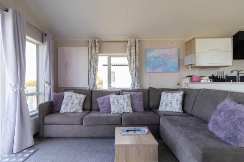 Sheerness House | Beautiful lodge - stunning sea views, dog friendly