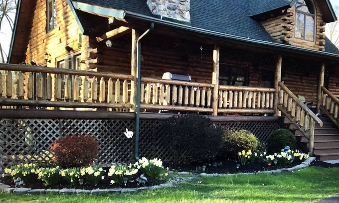 New Paltz Cabin | BEAUTIFUL LOG CABIN