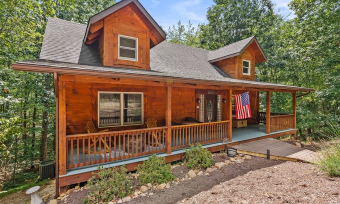 Massanutten Cabin | Beautiful LOG HOME-Poker & Pool Table, Xbox, nFirepit,Jacuzzi tub,Week Specials!