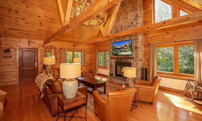 West Dover Cabin | Beautiful log home close to Mt. Snow with hot tub and sauna.