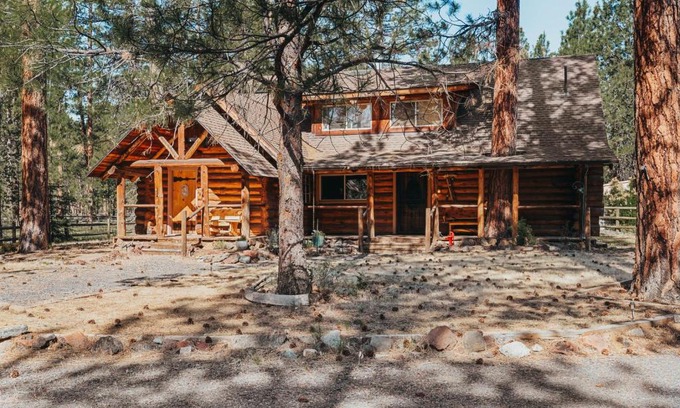 Sisters House | Beautiful Log home outside of Sisters