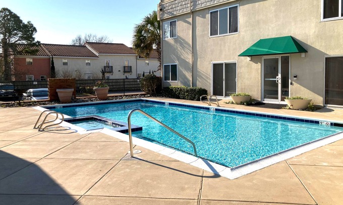 Northeast Virginia Beach Condo | Beautiful Luxury Condo 1.5 blocks from Oceanfront, private parking and a pool