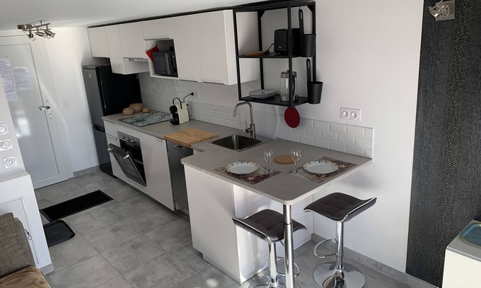 Les Bormettes Apartment | Beautiful modern T2 near the beaches and the port