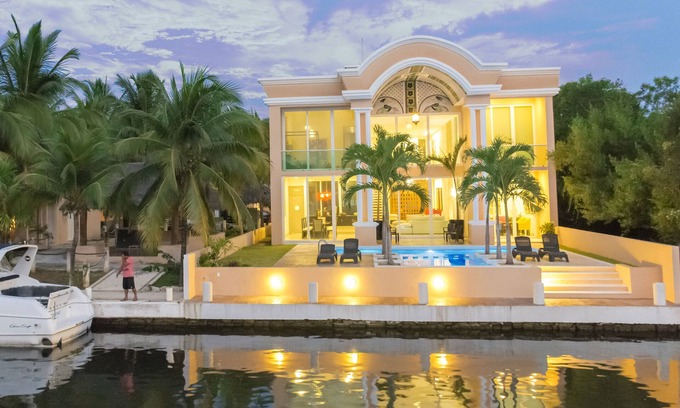 Puerto Aventuras House | Beautiful mansion in Puerto Aventuras with pool