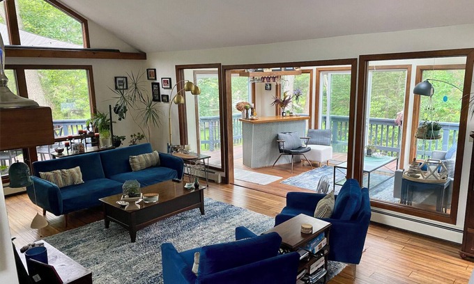 Cape Elizabeth House | Beautiful midcentury modern, blocks from beach, hot tub, sleeps 10!