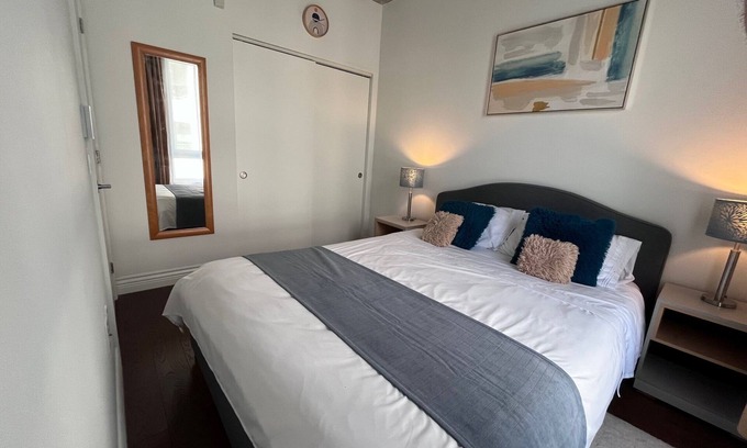 Mont-Royal Condo | Beautiful, modern condo, fully furnished and equipped, 20 mins from Downtown MTL