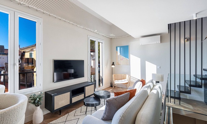 Quartier du Port Apartment | Beautiful modern duplex facing the Port