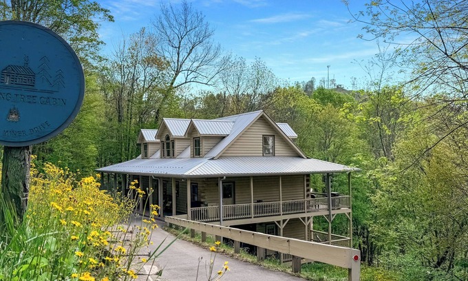 Wolf Laurel Cabin | Beautiful Mountain Home: 5BR/5BA Hot Tub + Sauna + Theater + Game Room + Golf + Pool