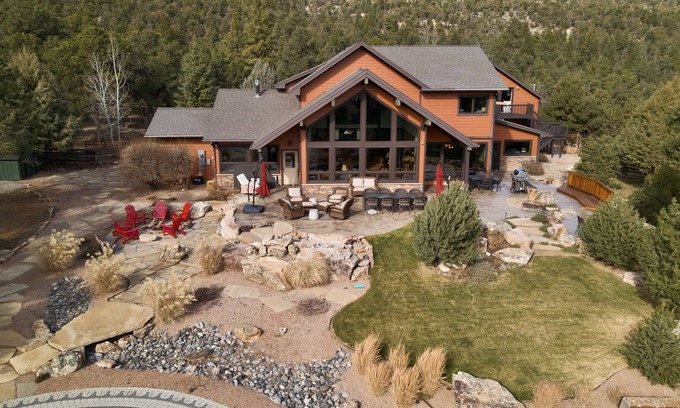 Pleasant Valley House | Beautiful Mountain Retreat Long Term 31 Day Rental (minimum)