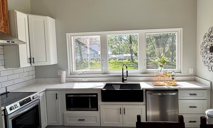 Blacksburg House | Beautiful new 3 bed/3.5 bath home minutes from VT and downtown Blacksburg.