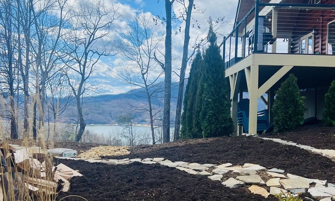 Lake Lure House | Beautiful NEW 5 bedroom Log cabin with PRIVATE HOT TUB overlooking Lake Lure
