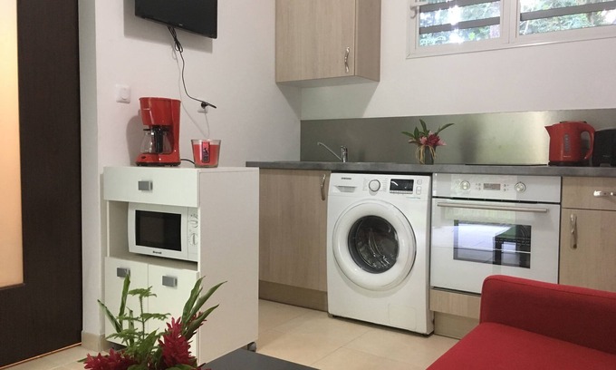 Saint-Joseph House | Beautiful new T2 in tropical forest with swimming pool