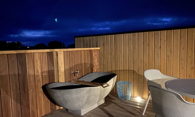 Barwon Heads Apartment | Beautiful new village apartment with roof deck- stone bath, 360 views & more