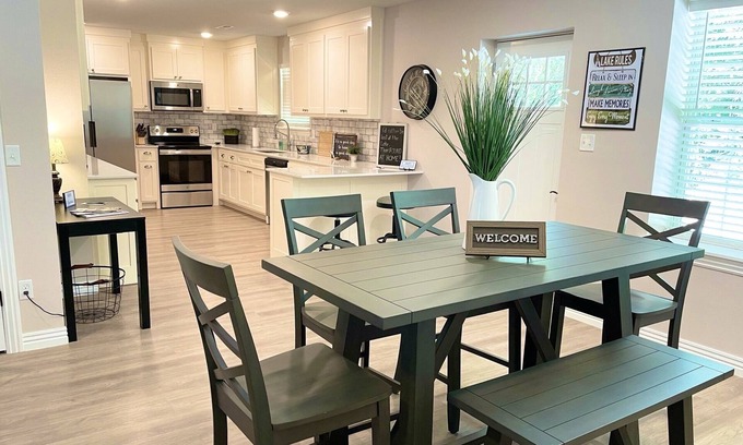 Prairie Creek Cottage | Beautiful newly built home 3 min. from Beaver Lake.