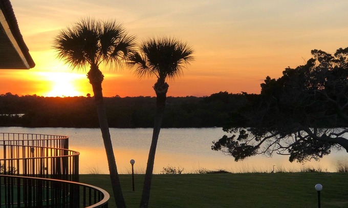 Ormond Beach House | Beautiful , newly renovated condo , on the intracoastal waterway water views .