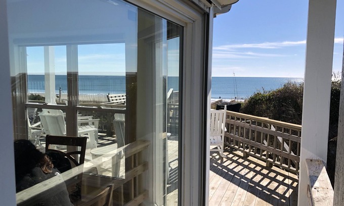Emerald Isle House | BEAUTIFUL OCEANFRONT with gorgeous views! 2 king beds, 3 queen beds and 4 twins.