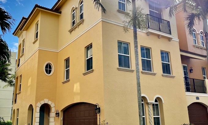 Hutchinson Island South House | Beautiful Oceanside Updated Townhome on Hutchinson Island
