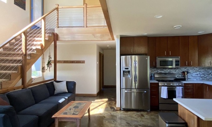 Girdwood House | Beautiful Open Girdwood Home