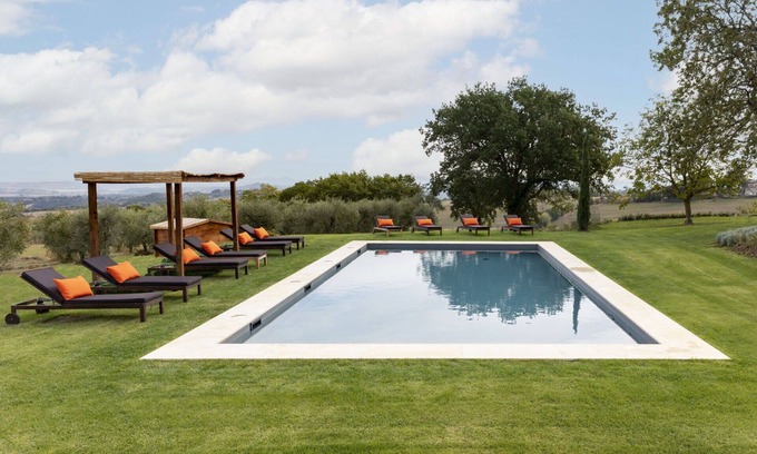 Sarteano Villa | Beautiful private villa with private pool, WIFI, hot tub, A/C, TV and patio, close to Montepulci.