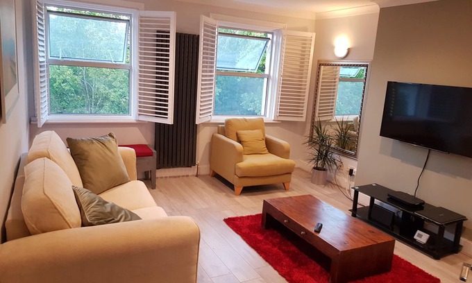 Eastbourne City Centre Apartment | Beautiful Parkview Apartment in Seaside Eastbourne