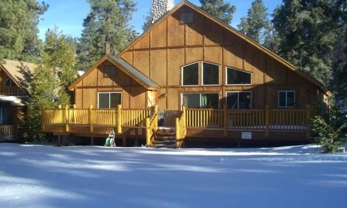Upper Moonridge Cabin | Beautiful & Peaceful Home: Winter, Summer, Fall & Spring. .5 from Bear Mountain