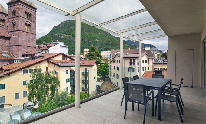 Old Town Apartment | Beautiful penthouse in the center of Bolzano, in the heart of the pedestrian zone, bright