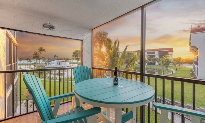 Sanibel Condo | Beautiful Pointe Santo. Pool and Spa are now OPEN. Welcome back to Sanibel.
