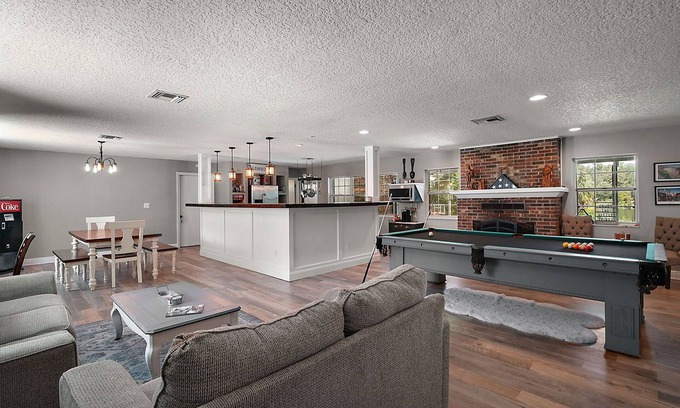 Mount Dora House | Beautiful pool house just a mile from downtown Mount Dora.