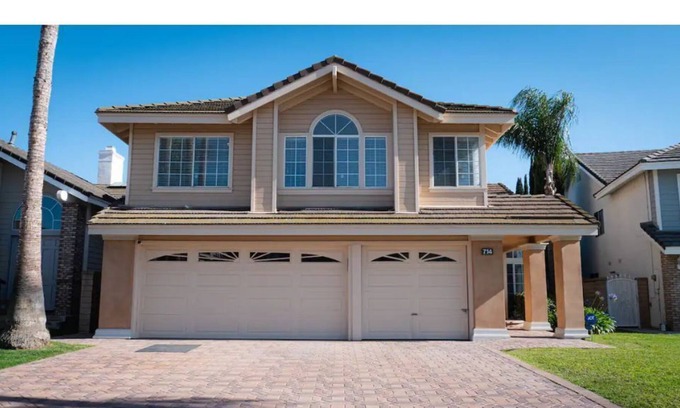 Harbor House | Beautiful Poolside Home 4 Bedrooms 2 Baths