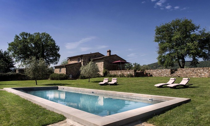 Greve in Chianti Villa | Beautiful private villa for 22 guests with A/C, WIFI, private pool, TV, veranda and panoramic view