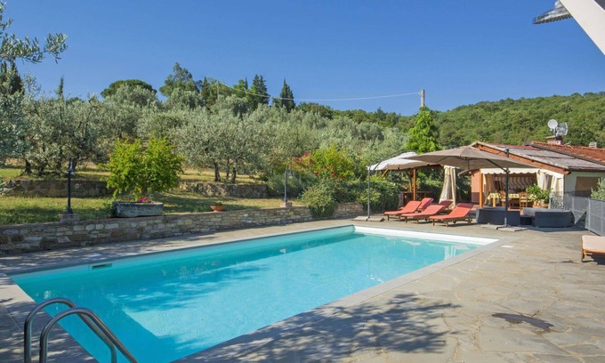 Pieve a Presciano Villa | Beautiful private villa with WIFI, private pool, TV, patio, pets allowed and panoramic view