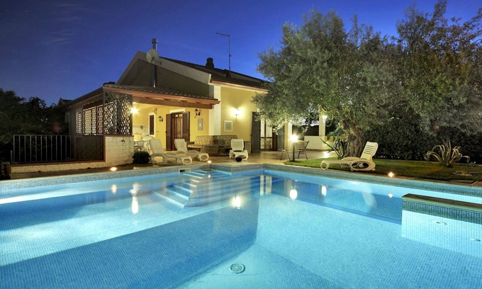 Marina di Ragusa Villa | Beautiful private villa for 8 guests with WIFI, A/C, private pool and TV