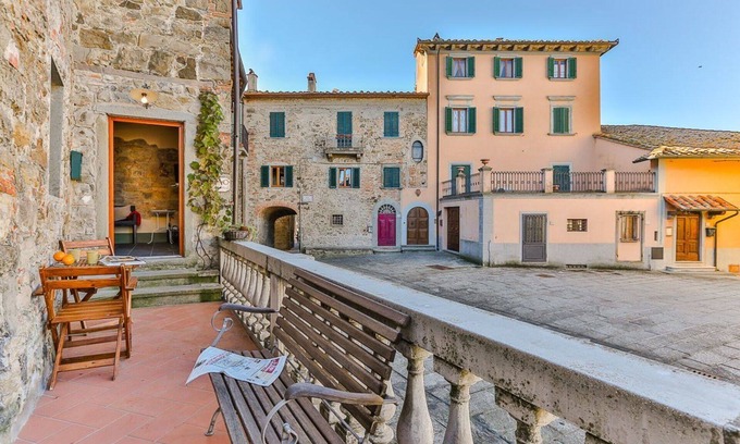 Pergine Valdarno House | Beautiful private villa for 4 guests with WIFI, A/C, patio and pets allowed, close to Arezzo