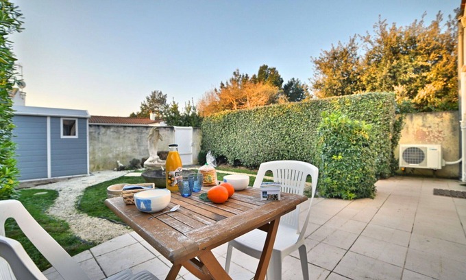 La Remigeasse House | Beautiful private villa for 4 guests with WIFI, TV, terrace and pets allowed